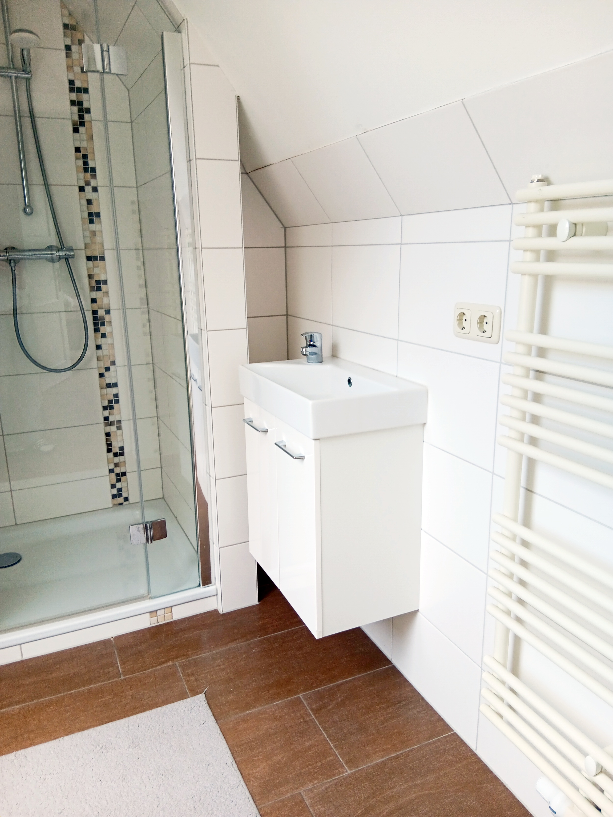 Ein Badezimmer mit Dusche